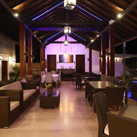 Hotel Swanee Grand Negombo Esterno foto
