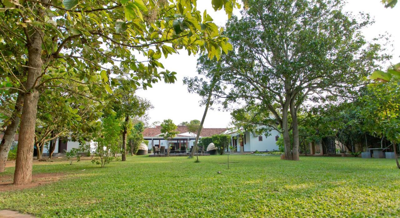 Hotel Swanee Grand Negombo Esterno foto