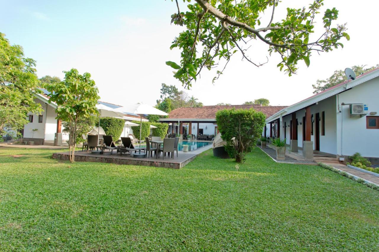 Hotel Swanee Grand Negombo Esterno foto
