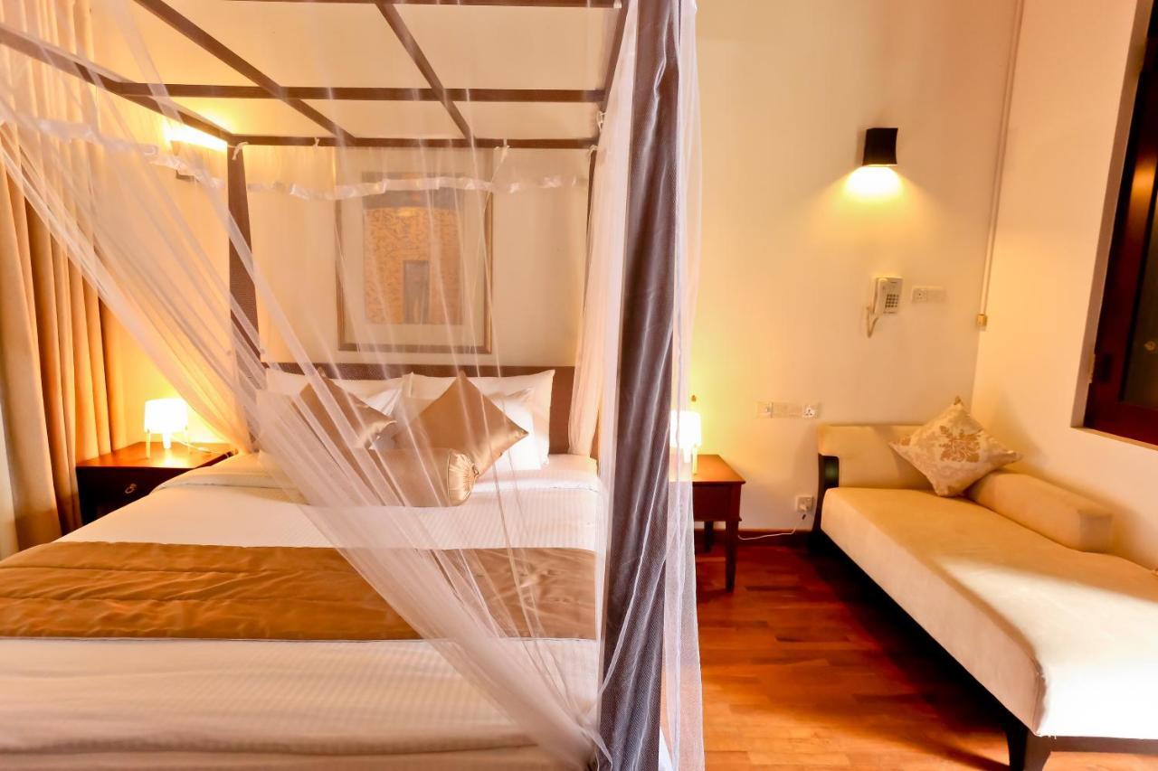 Hotel Swanee Grand Negombo Esterno foto