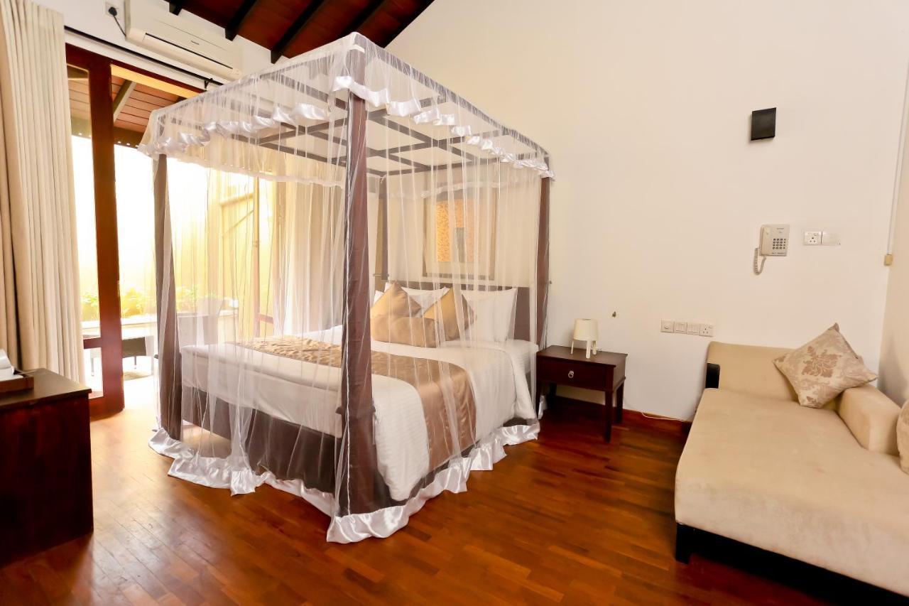 Hotel Swanee Grand Negombo Esterno foto
