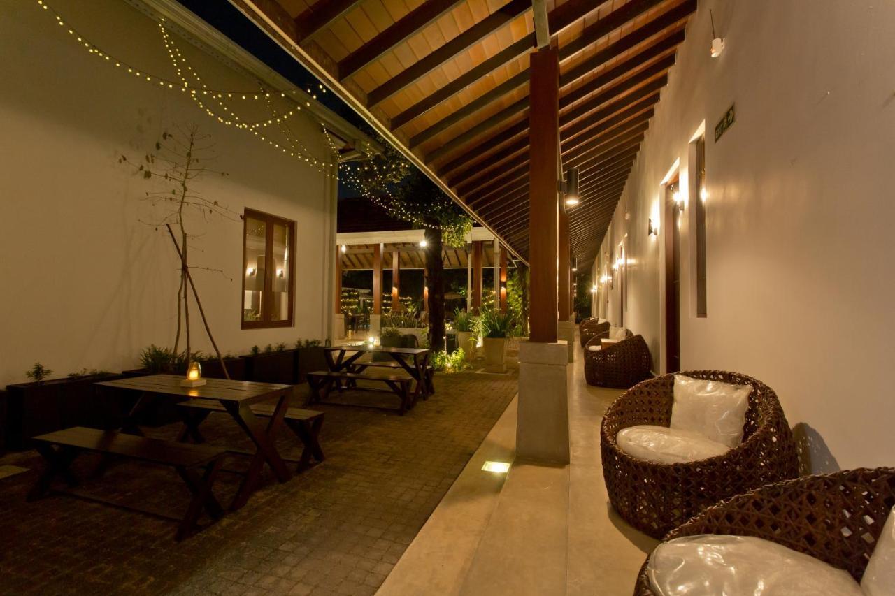 Hotel Swanee Grand Negombo Esterno foto