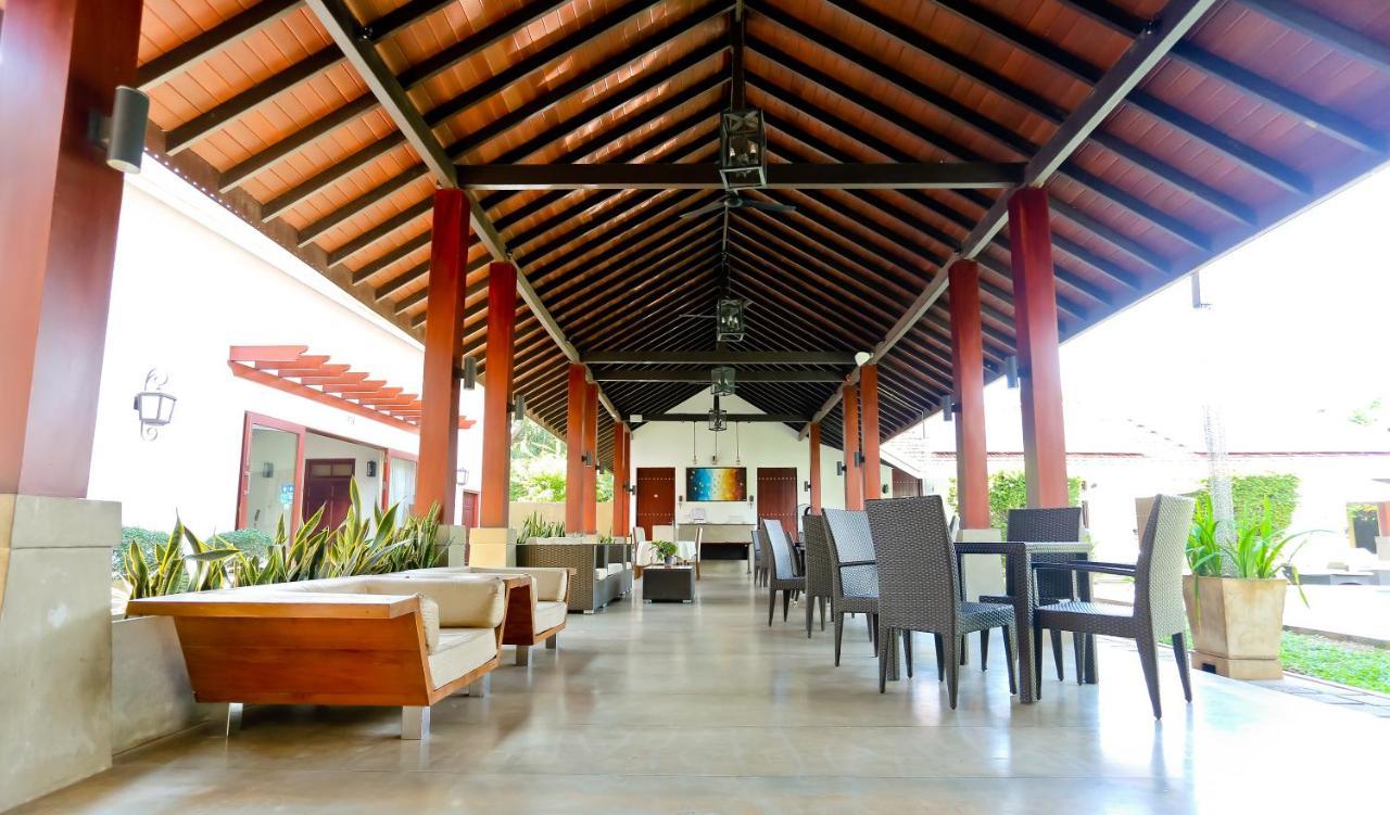 Hotel Swanee Grand Negombo Esterno foto