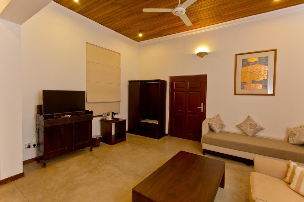 Hotel Swanee Grand Negombo Esterno foto