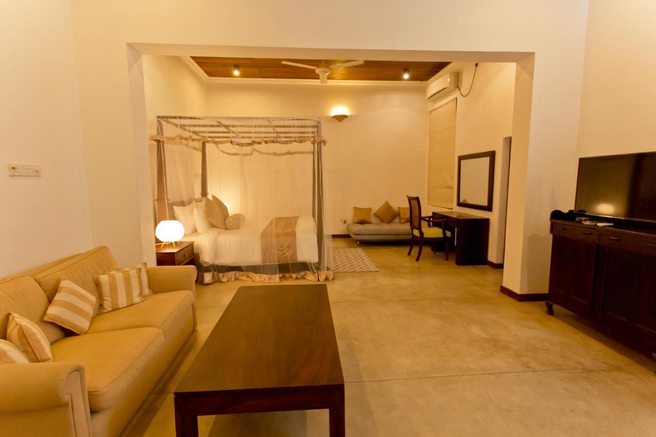 Hotel Swanee Grand Negombo Esterno foto