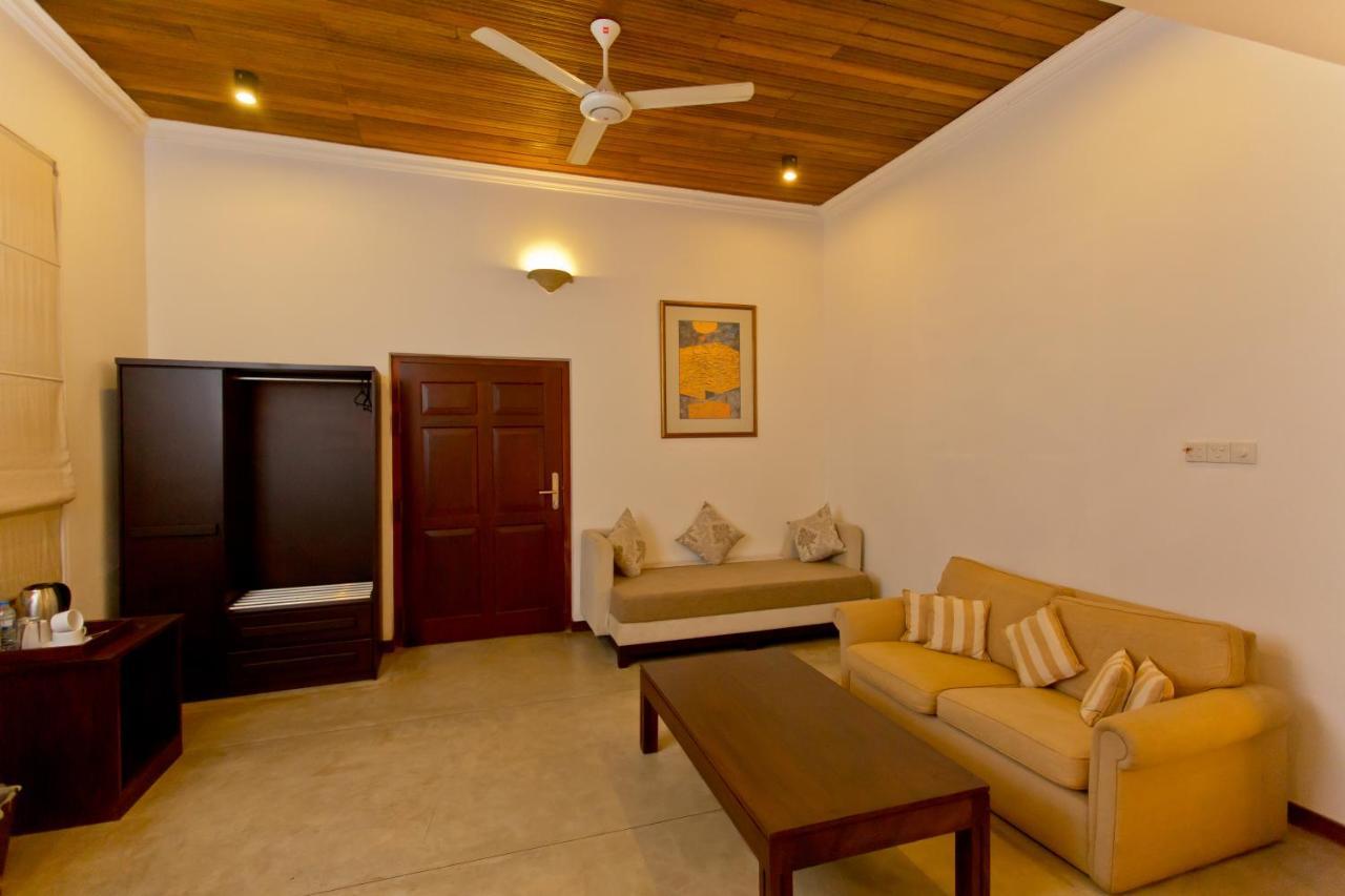 Hotel Swanee Grand Negombo Esterno foto