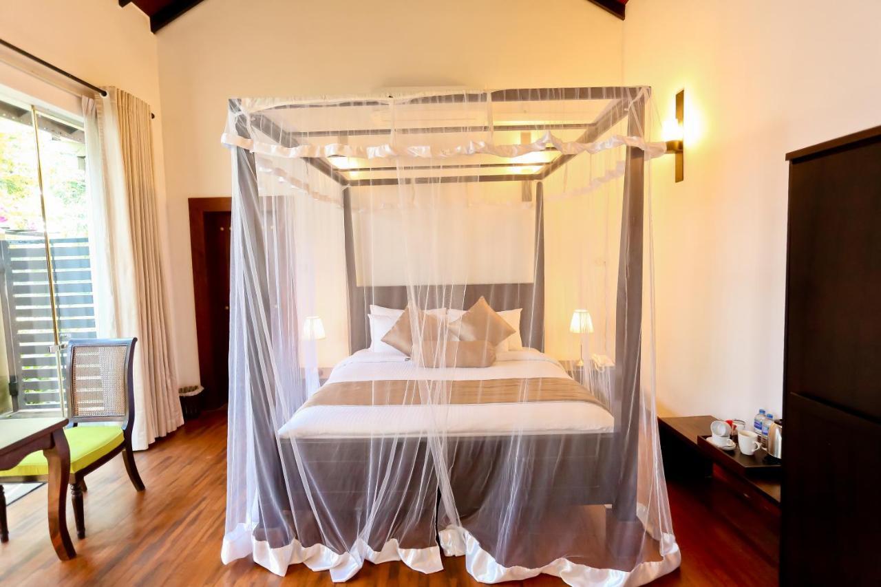 Hotel Swanee Grand Negombo Esterno foto
