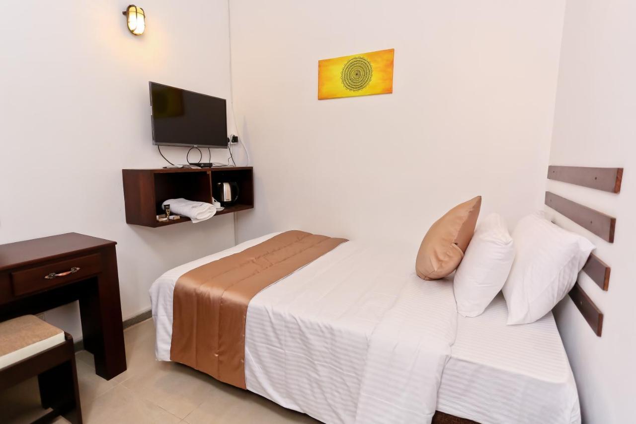 Hotel Swanee Grand Negombo Esterno foto