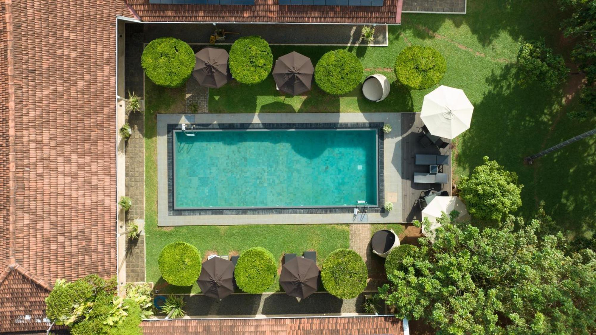 Hotel Swanee Grand Negombo Esterno foto