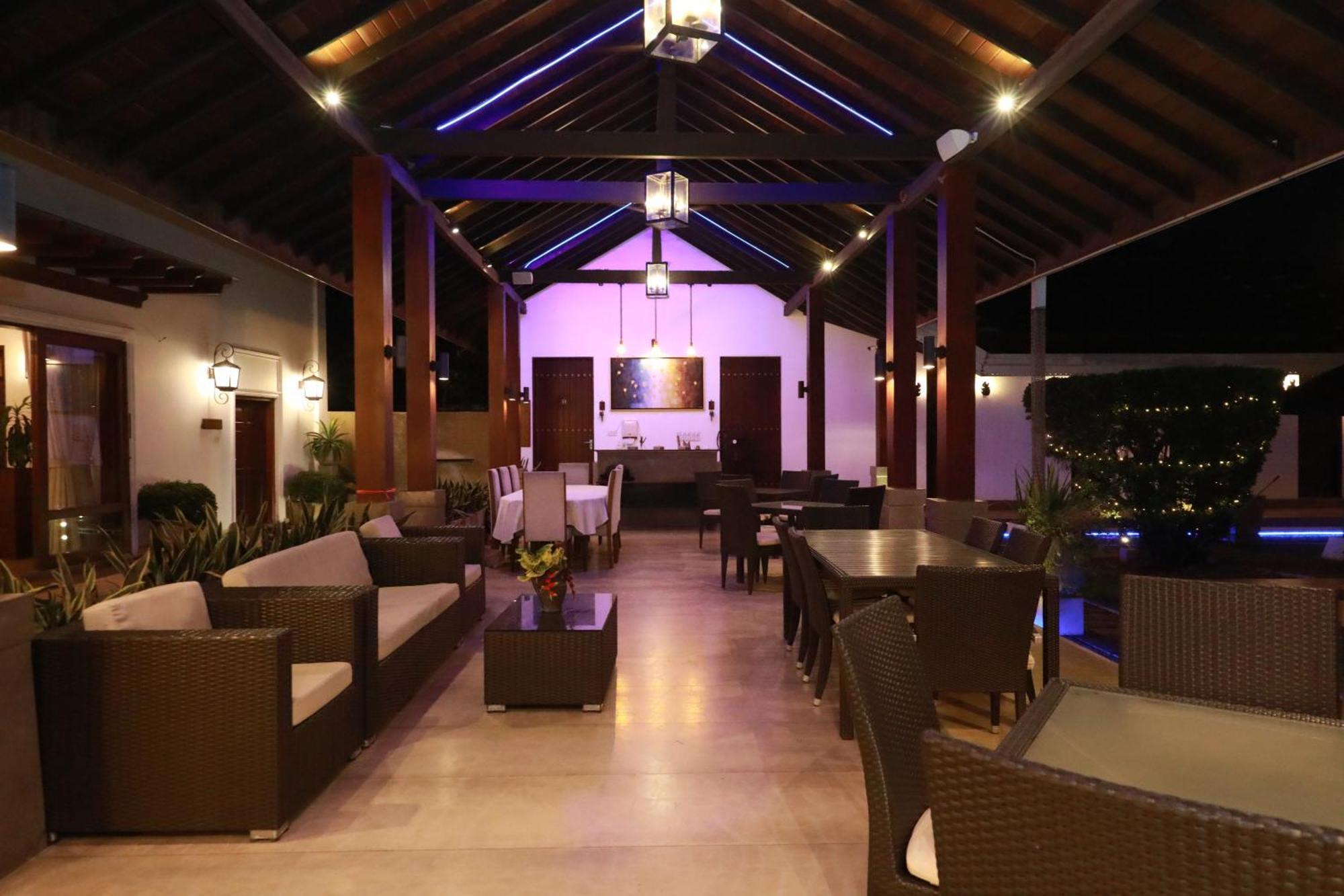 Hotel Swanee Grand Negombo Esterno foto