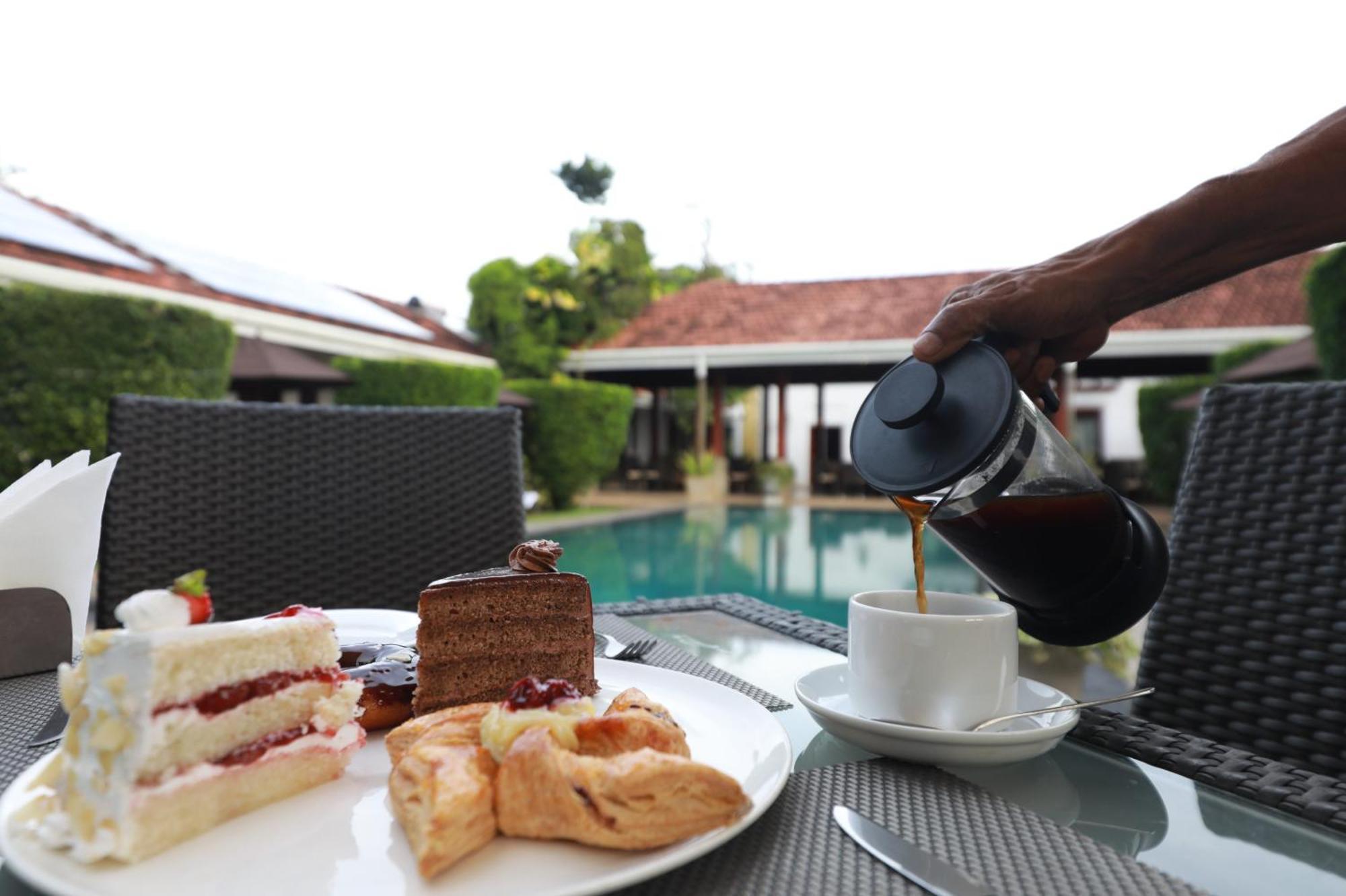 Hotel Swanee Grand Negombo Esterno foto
