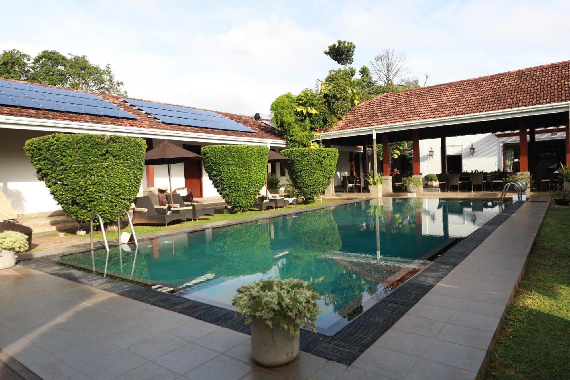 Hotel Swanee Grand Negombo Esterno foto